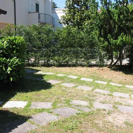 Sunny Garden Flat Near The Sea And The Centre