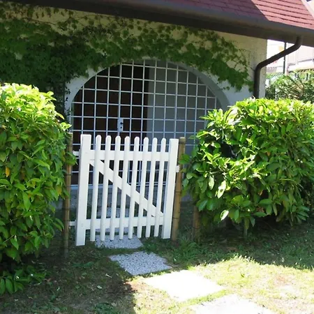 公寓 Sunny Garden Flat Near The Sea And The Centre